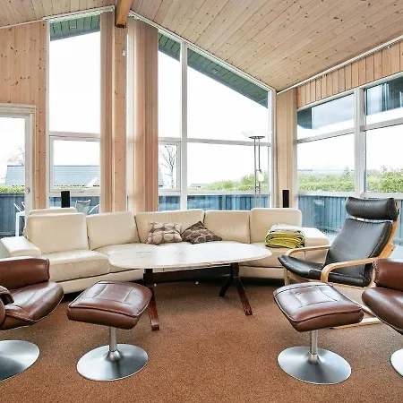 Ferienhaus Three-bedroom Holiday In 13 *