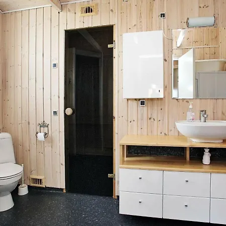 Three-bedroom Holiday In 13 Vinderup
