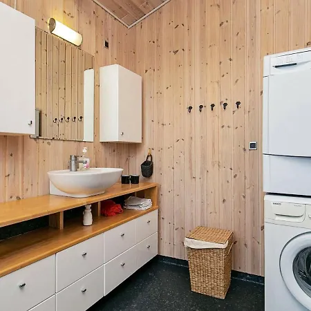 Three-bedroom Holiday In 13