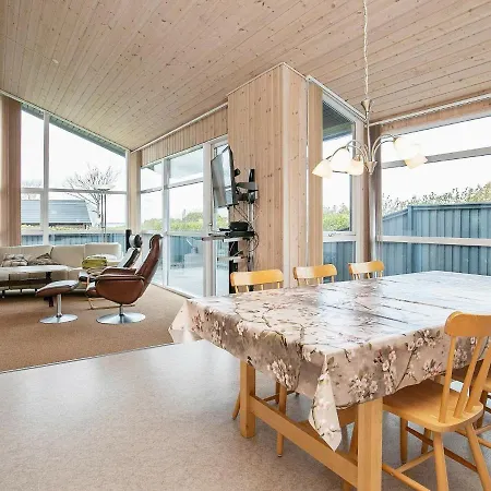 Ferienhaus Three-bedroom Holiday In 13 *