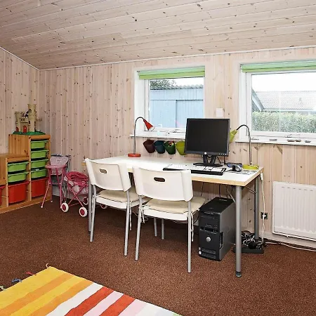Three-bedroom Holiday In 13