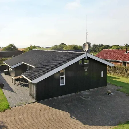 Three-bedroom Holiday In 13 Ferienhaus *