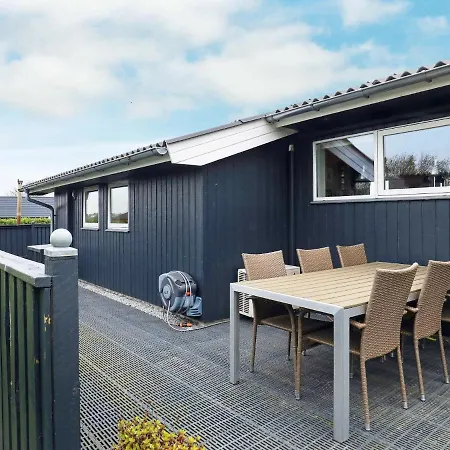 Three-bedroom Holiday In 13 Ferienhaus *